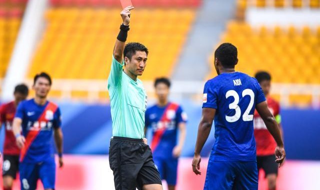 开云官网-马宁赛季首秀掏5黄2红 取消点球+霸气回应质疑