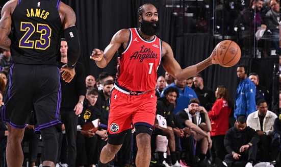 开云体育-快船7人得分上双击败湖人！近17战14胜 篮板球比对手多15个