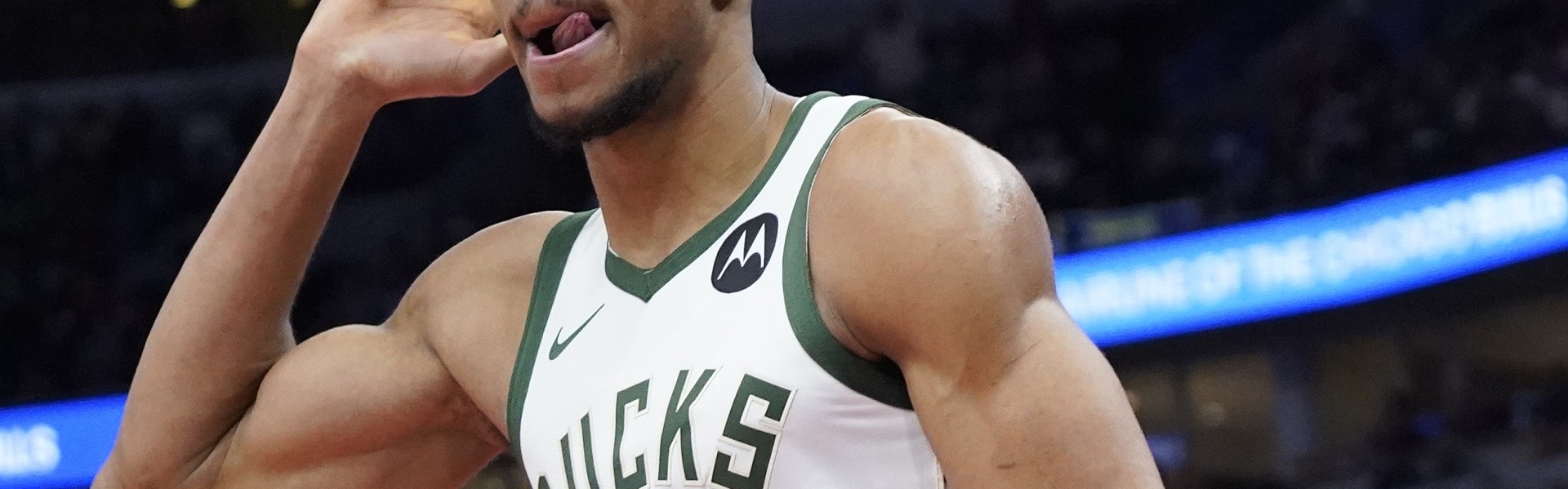 开云注册入口-原来是为这？Shams：字母出战不满41场 让他损失了耐克巨额奖金